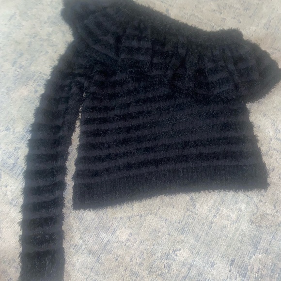 Wayf one sleeve sweater top - Picture 2 of 2